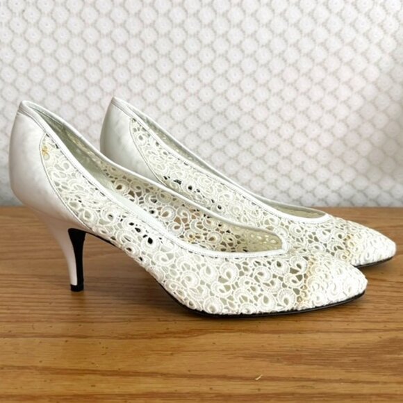 Vintage Mario Valentino White Lace Pointy Toe Heels - Italy - Size 8M - Picture 1 of 10
